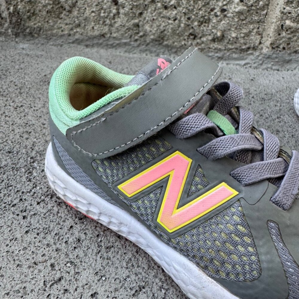 NEW BALANCE 720v4 Sneakers Girls 11.5 29 Gray Neon Pink Laceless Running Shoes - Picture 7 of 10